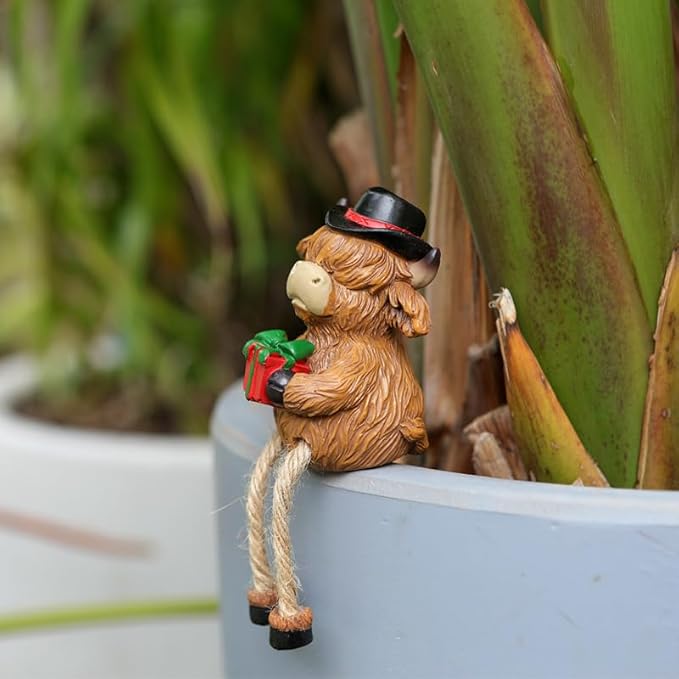 2-piece set Highland Cow Pot Huggers for Planters, Climbing Highland Cow Flower Pot Hugger, Hanging Plant Decorations for Pots, Cute Plant Pot Decorations for Home Garden Yard (Long-legged Highland) Pujipu