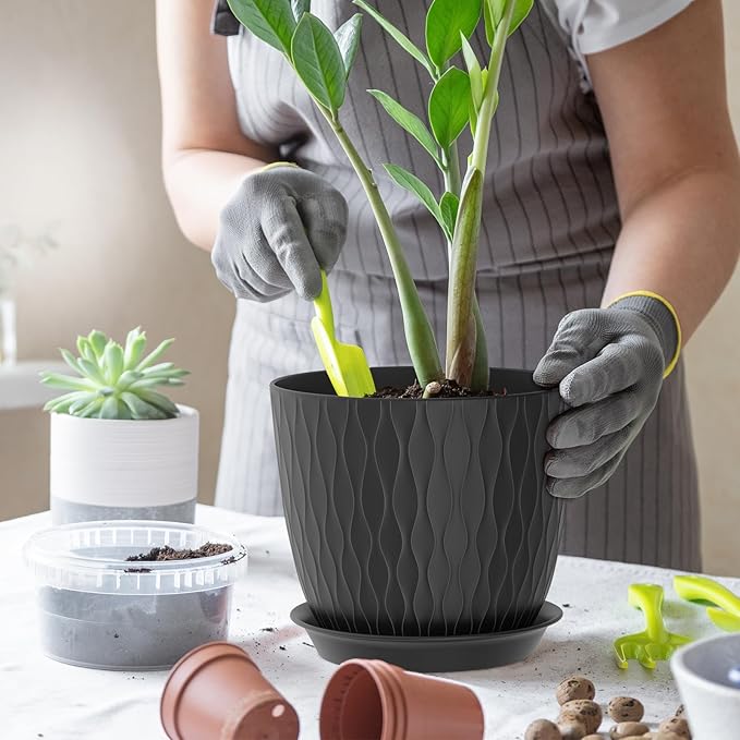 7 inch Plant Pots, 5 Pack Flower Pots with Drainage Holes and Saucers for Indoor Plants, Plastic Planters with Water Ripple for Small Garden House Plants, Nursery Pots for Succulent, Black WSMKSZ