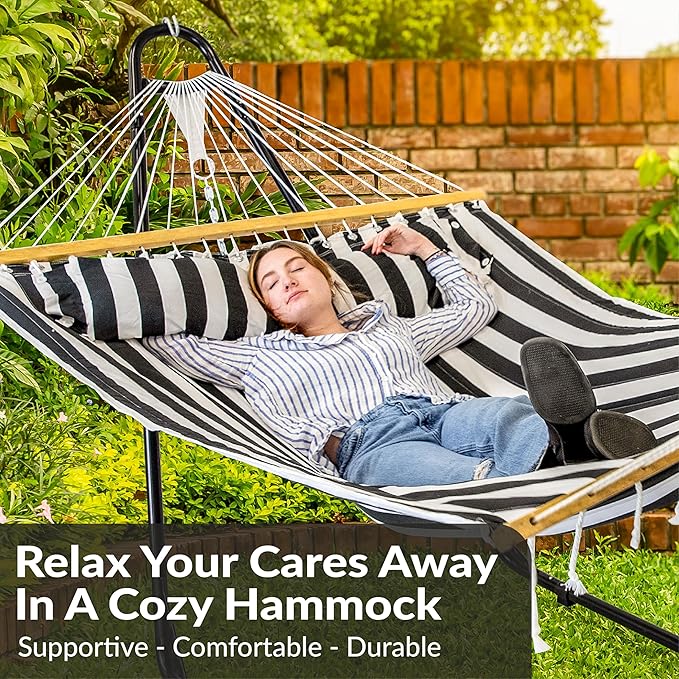 Sunnydaze Quilted Outdoor Hammock with Spreader Bars - Heavy-Duty 450-Pound Capacity Double Hammock for Outside - Black and White SunnydazeDecor